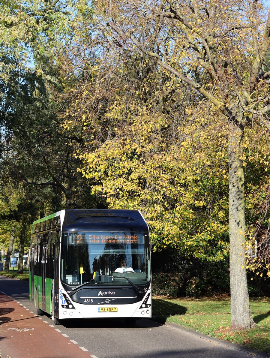 Arriva Bus 4818 Volvo 7900E Elektrobus (vollelektrisch) Baujahr 2019. Burggravenlaan, Leiden 28-10-2021.



Arriva bus 4818 Volvo 7900E elektrische bus bouwjaar 2019. Burggravenlaan, Leiden 28-10-2021.