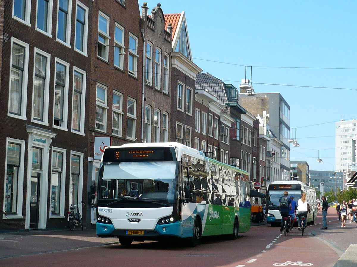 Arriva Bus 8782 DAF VDL Citea LLE120 Baujahr 2012. Steen Strasse, Leiden 27-08-2017.

Arriva bus 8782 DAF VDL Citea LLE120 bouwjaar 2012. Steenstraat, Leiden 27-08-2017.