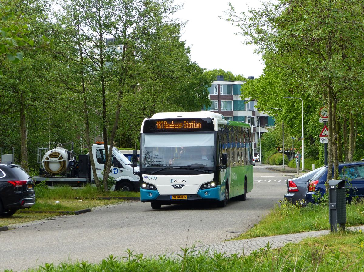 Arriva Bus 8793 DAF VDL Citea LLE120 Baujahr 2012. Wierickestraat, Leiden 28-04-2019.

Arriva bus 8793 DAF VDL Citea LLE120 bouwjaar 2012. Wierickestraat, Leiden 28-04-2019.