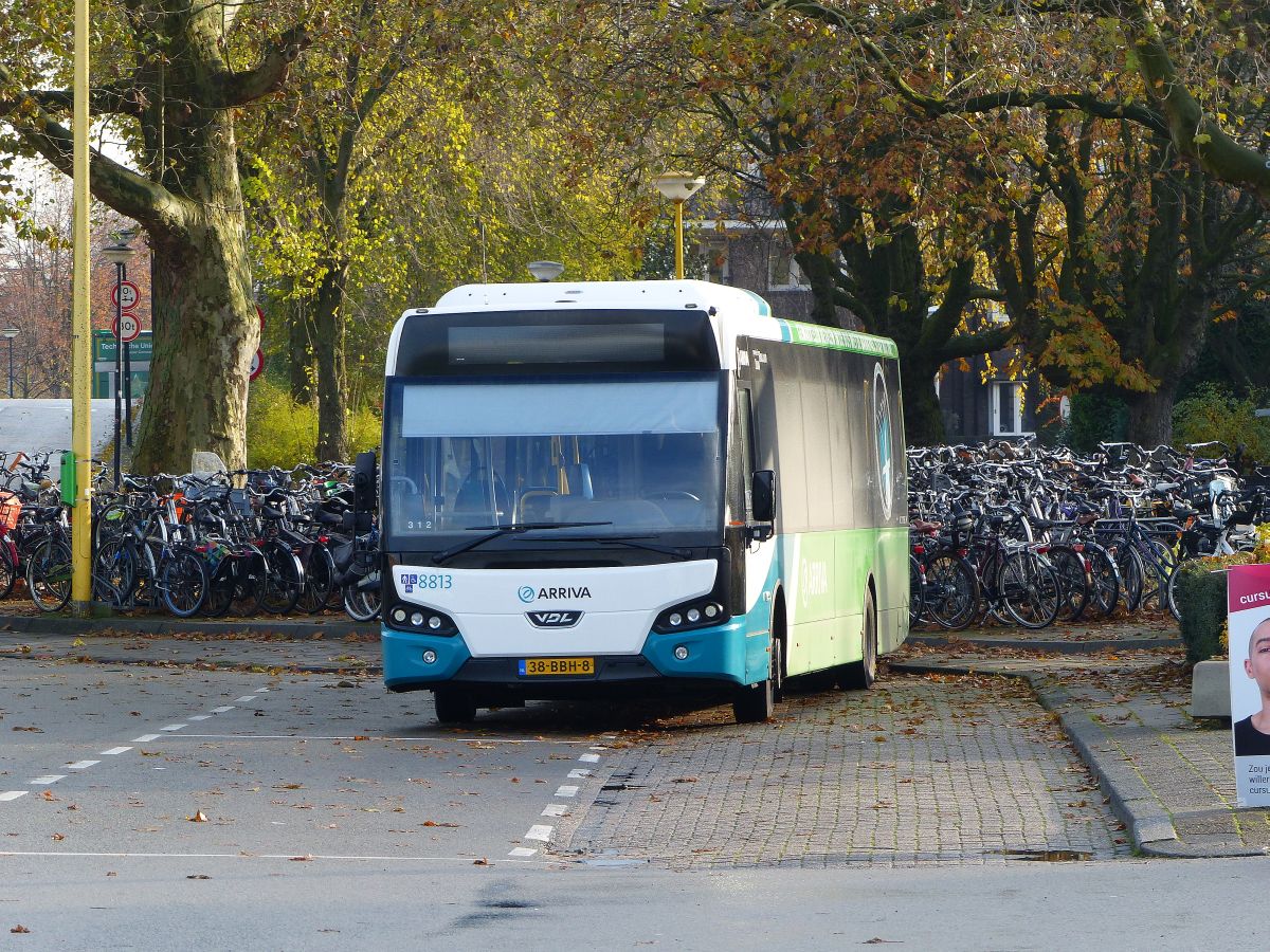 Arriva Bus 8813 DAF VDL Citea LLE 120 Baujahr 2012. Stationsplein, Gouda 22-11-2019.

Arriva bus 8813 DAF VDL Citea LLE 120 bouwjaar 2012. Stationsplein, Gouda 22-11-2019.