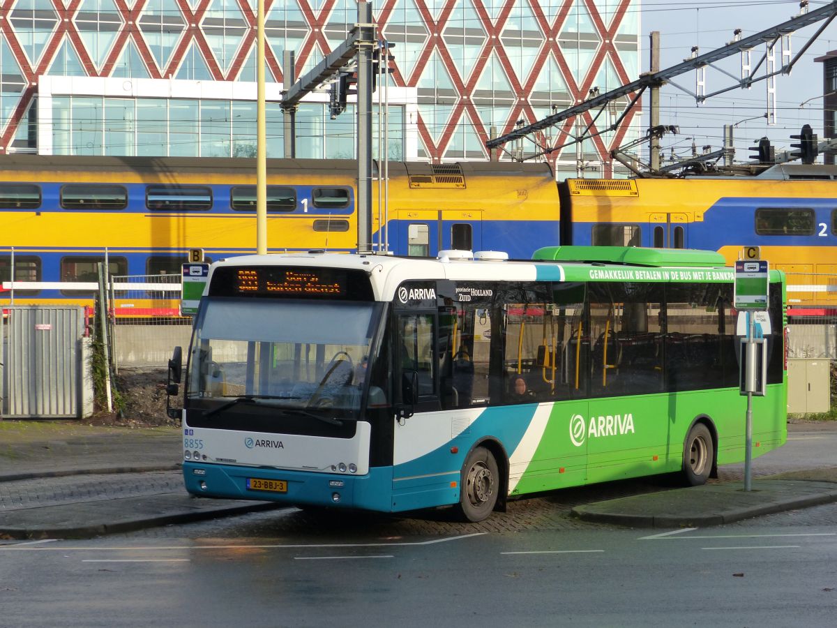 Arriva Bus 8855 DAF VDL Berkhof Ambassador 120 Baujahr 2012. Stationsplein, Gouda 22-11-2019.

Arriva bus 8855 DAF VDL Berkhof Ambassador 120 bouwjaar 2012. Stationsplein, Gouda 22-11-2019.