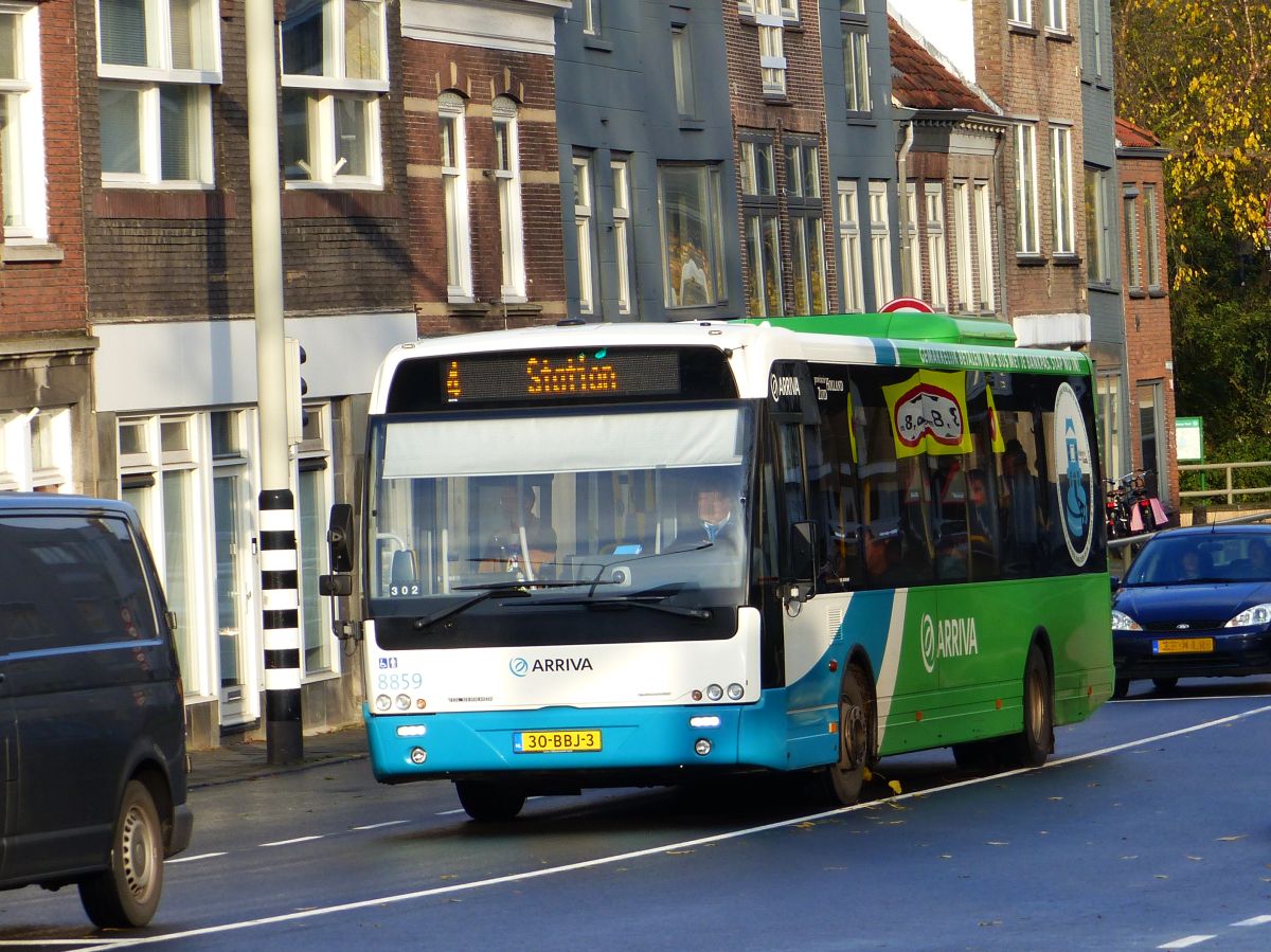 Arriva Bus 8859 DAF VDL Berkhof Ambassador 120 Baujahr 2012. Spoor Strasse, Gouda 22-11-2019.

Arriva bus 8859 DAF VDL Berkhof Ambassador 120 bouwjaar 2012. Spoor straat, Gouda 22-11-2019.