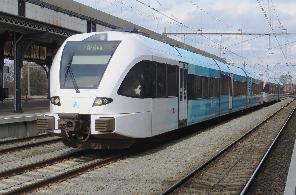 Arriva Noord 323 steht am 12 März 2022 in Nijmegen.