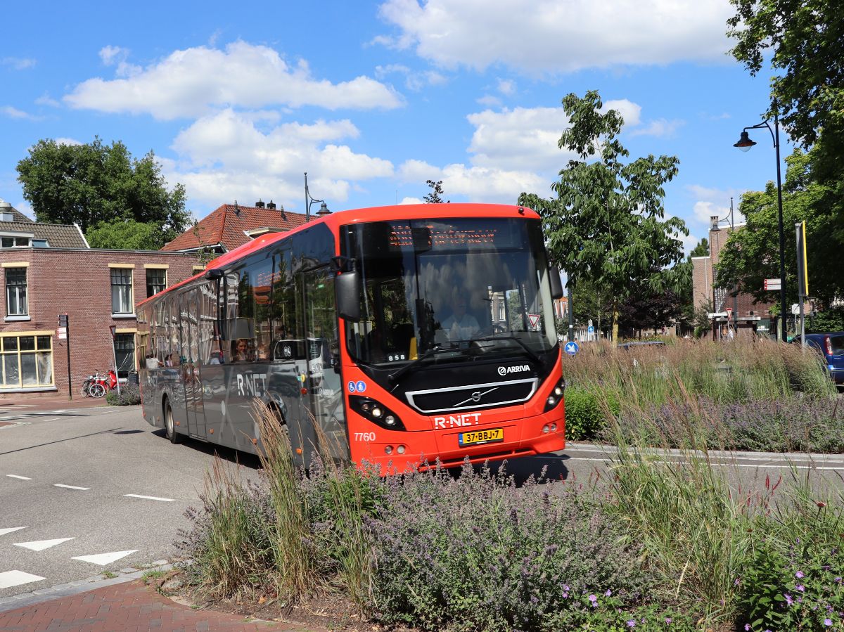 Arriva R-Net Bus 7760 Volvo 8900 Baujahr 2012 Jan van Houtkade / Geregracht, Leiden 28-06-2022.

Arriva R-Net bus 7760 Volvo 8900 bouwjaar 2012 Jan van Houtkade / Geregracht, Leiden 28-06-2022.