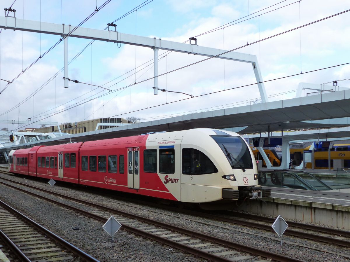 Arriva Spurt GTW 2/8 Dieseltriebzug 10 366 Gleis 6 Arnhem Centraal 19-02-2020.

Arriva Spurt GTW 2/8 dieseltreinstel 10 366 spoor 6 Arnhem Centraal 19-02-2020.