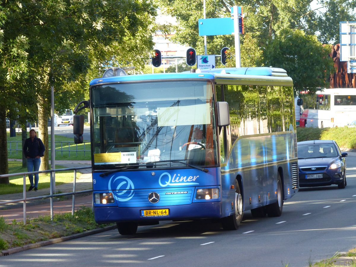 Arriva Touring Bus 79 Mercedes-Benz O550 Integro. Plesmanlaan, Leiden 09-10-2016.

Arriva Touring bus 79 Mercedes-Benz O550 Integro ingezet voor NS vervoer i.v.m. werkzaamheden. Plesmanlaan, Leiden 09-10-2016.