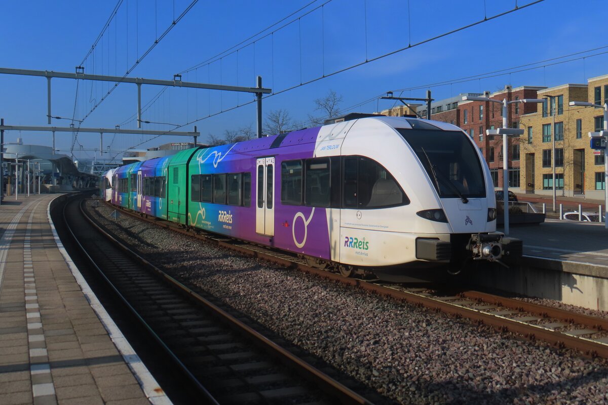 Arriva/Rrreis 374 steht am 24 Jänner 2026 in Arnhem Centraal.