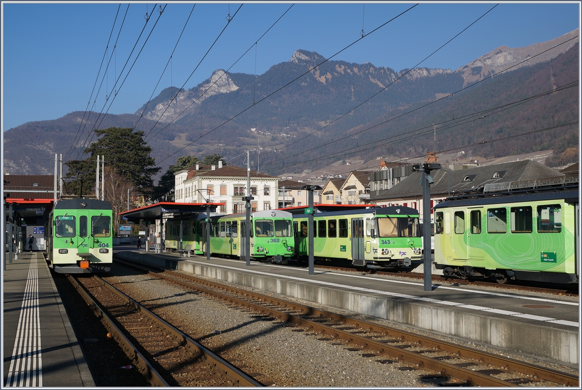 ASD und AL Triebfahrzeuge und Steuerwagen in Aigle.
14. Dez. 2016