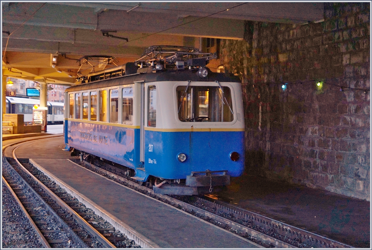 Auch 2018 noch im Einsatz: Der Bhe 2/4 207 steht aufgebügelt in Montreux.
7. Jan. 2018