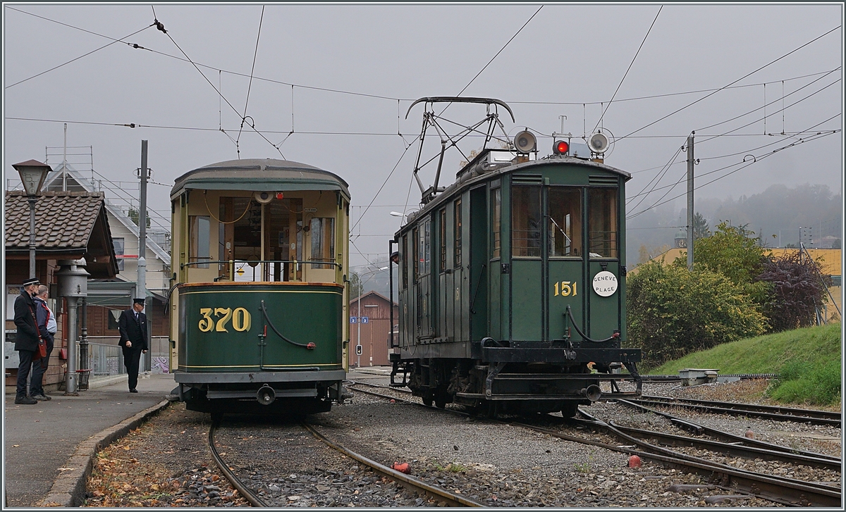 Auch wenn das Wetter kaum dazu einlädt, der CGTE Strassenbahn Gepäcktriebwagen fährt an den Strand, so jedenfalls verspricht es die Routentafel der Fe 4/4 151. ... Der von der B-C als Leihgabe an die Association Genevoise du Musée des Tramways abgegebene Fe 4/4 151 (Baujahr 1911) weilt für ein paar Wochen zu Besuch an der Riviera Vaudoise und zeigt sich hier in Blonay. 

30. Oktober 2021