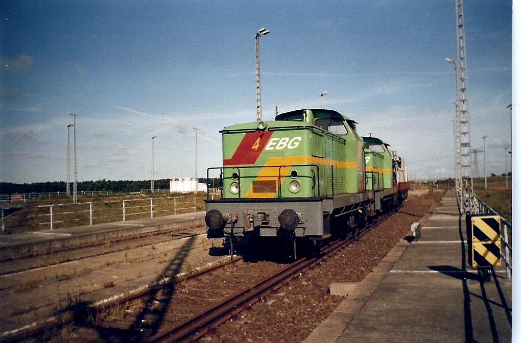 Auf der Fährbrücke in Mukran stand die EBG Lok Nr.4 mit einer Schwesterlok.
