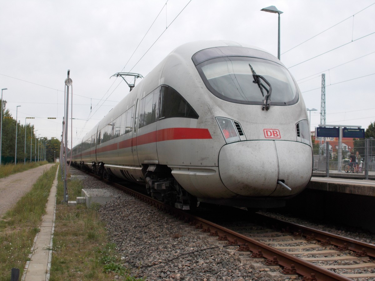 Auf Grund eines Personenunfall`s bei Prora verzörgerte sich die Abfahrt vom 411 003,als ICE 1715 nach München ab Binz,am 10.August 2014 um 50.Minuten.