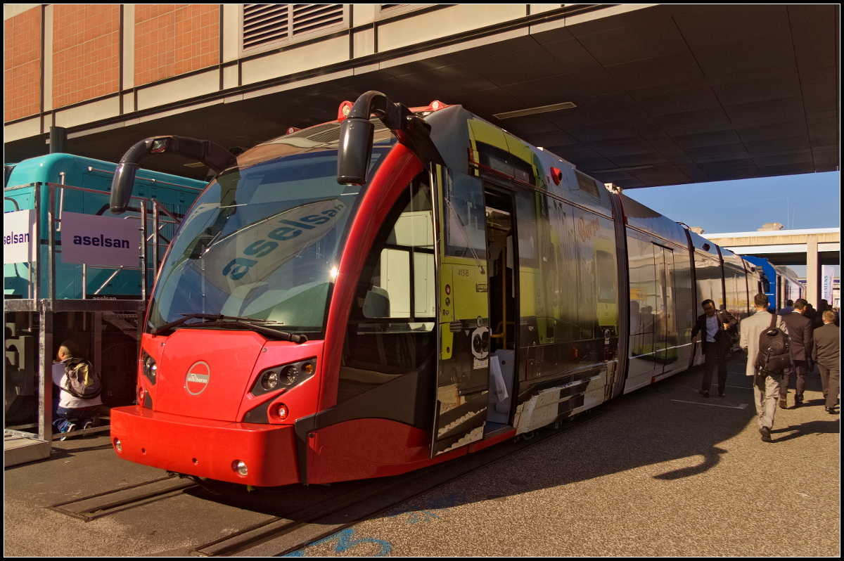 Auf der InnoTrans 2018 in Berlin war auch der Tram-Hersteller Durmazlar aus der Türkei mit der Silkworm vertreten. Das Fahrzeug mit einer Kapazität von 274 Passagieren und 100% Niederfluranteil wird bereits in etlichen Städten in der Türkei eingesetzt.
<br><br>
Technische Daten (Auszug): 750 V DC, Fahrzeuglänge 29 m, Vmax 70 km/h, Einstiegshöhe 350 mm, Gesamtgewicht 38,5 t, Eigenentwicklung.