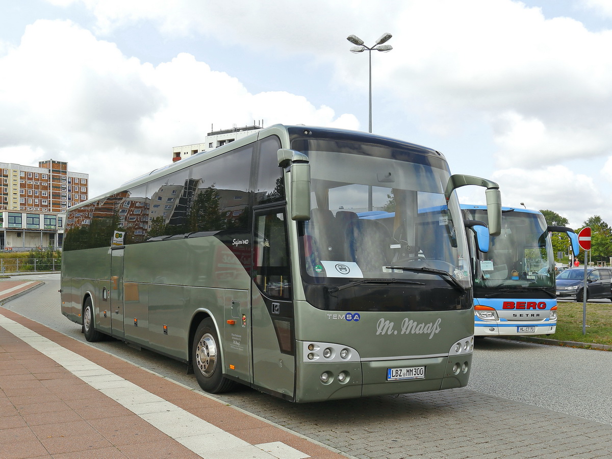  Auf der Nordseite der Hauptbahnhofes von Rostock stand am 31. August 2018 der Bus der
Firma M. Maaß GbR aus Plauen.
   