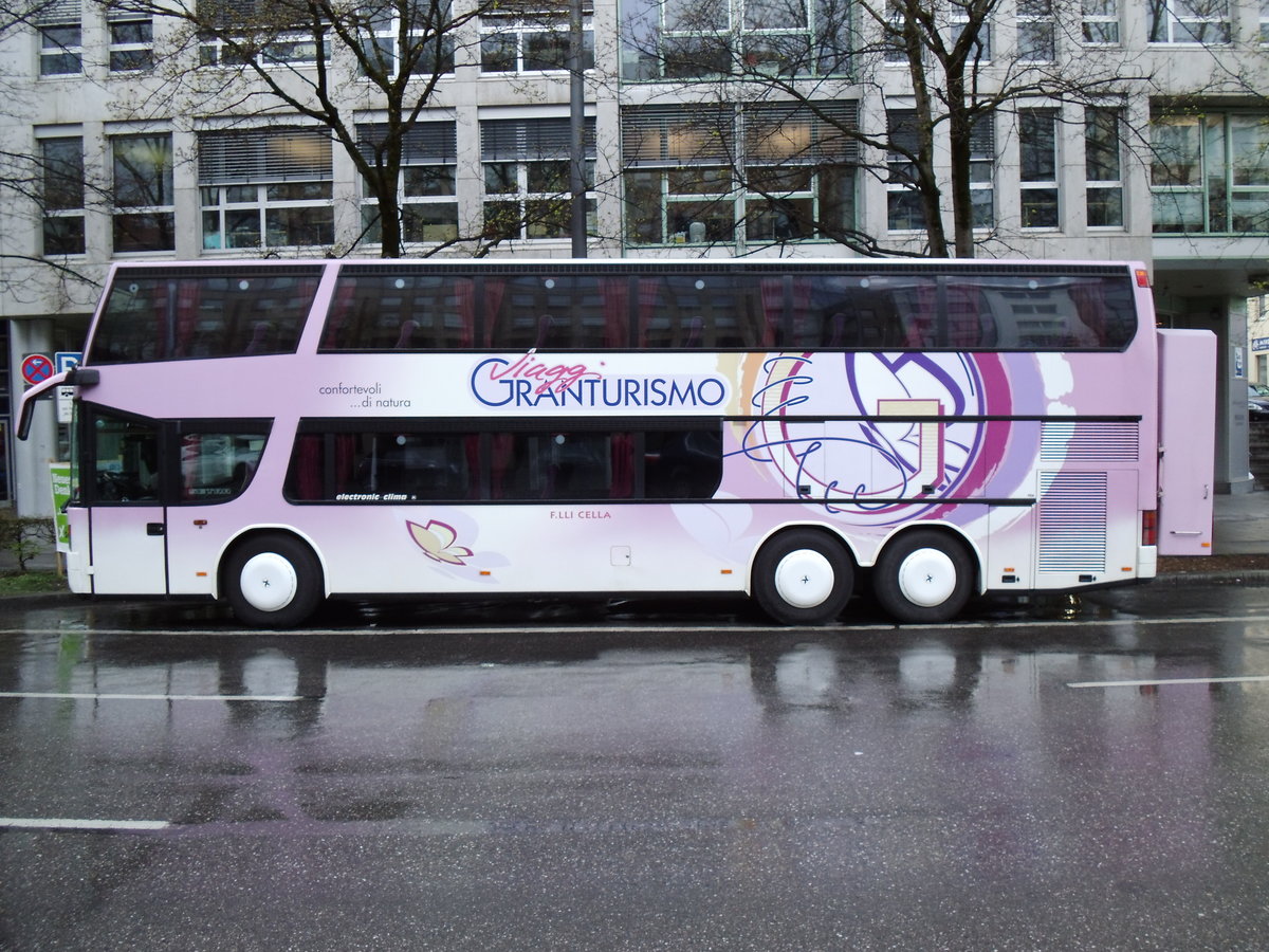 Aus Italien: Granturismo, San Giuliano Milanese - Setra S 328 DT am 24. M�rz 2014 in M�nchen (Aufnahme: Martin Beyer)