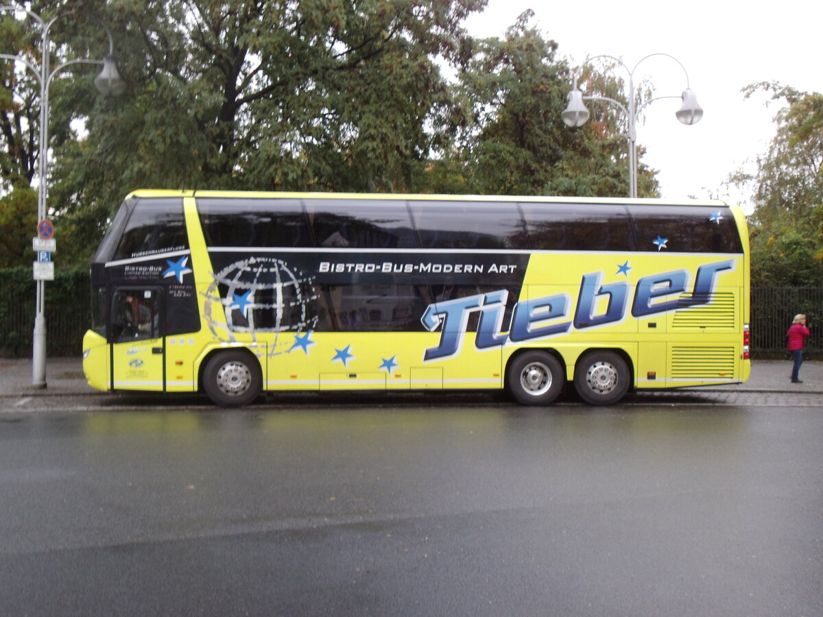 Aus Oesterreich: Tieber, Judenburg - Neoplan Skyliner am 16. Oktober 2015 in M�nchen (Aufnahme: Martin Beyer)