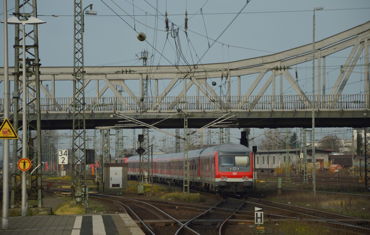 Ausfahrt eines RB 60 nach Frankfurt aus Darmstadt Hbf am 05.12.2015