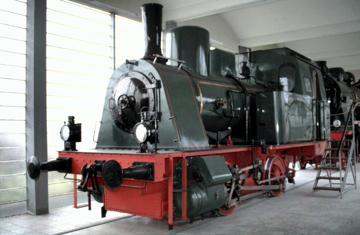 B-Werkslokomotive der Gelsenkirchner Bergwerks AG Baujahr 1922 Fabrik Nummer 2539 von LHB im Werksmuseum in Salzgitter-Watenstedt im Februar 1980.