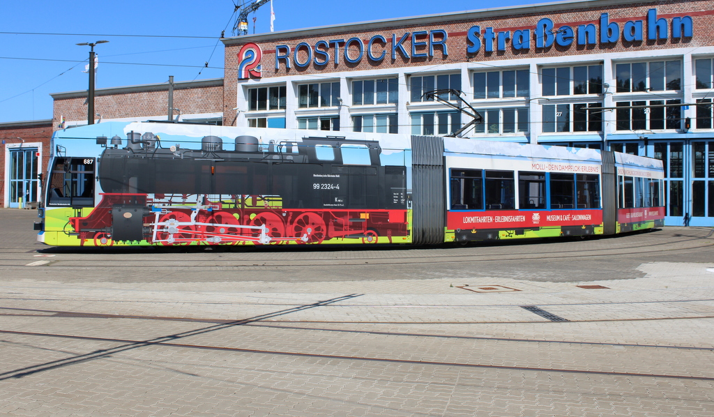 Bäderbahn Molli stand am 28.07.2023 auf dem Gelände der Rostocker Straßenbahn AG.