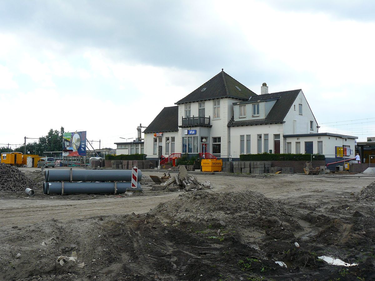 Bahnhof Alphen aan den Rijn 17-07-2007.

Station Alphen aan den Rijn 17-07-2007.