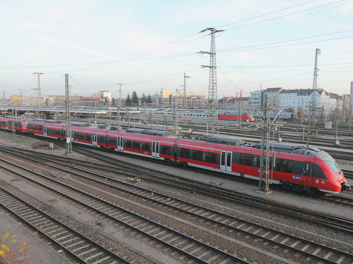 Bahnhof N�rnberg  gesehen aus einem angrenzenden Hotel am 11. November 2015.

