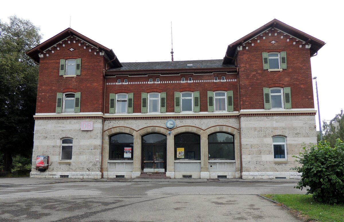 Bahnhof Schelklingen, Straßenseite, am 14.09.2013.
