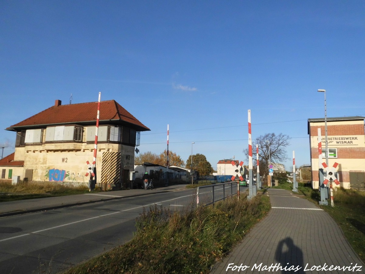 Bahn�bergang vom Bahnhof in Richtung Hafen von Wismar am 8.11.15