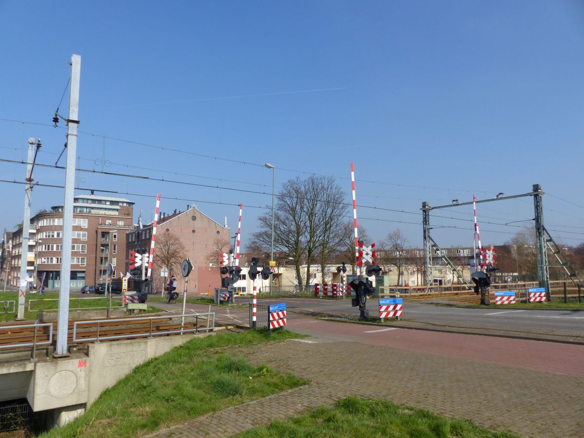 Bahnbergang Oosthavenkade bei Bahnhof Vlaardingen Centrum 16-03-2017. 

Overweg Oosthavenkade bij station Vlaardingen Centrum 16-03-2017