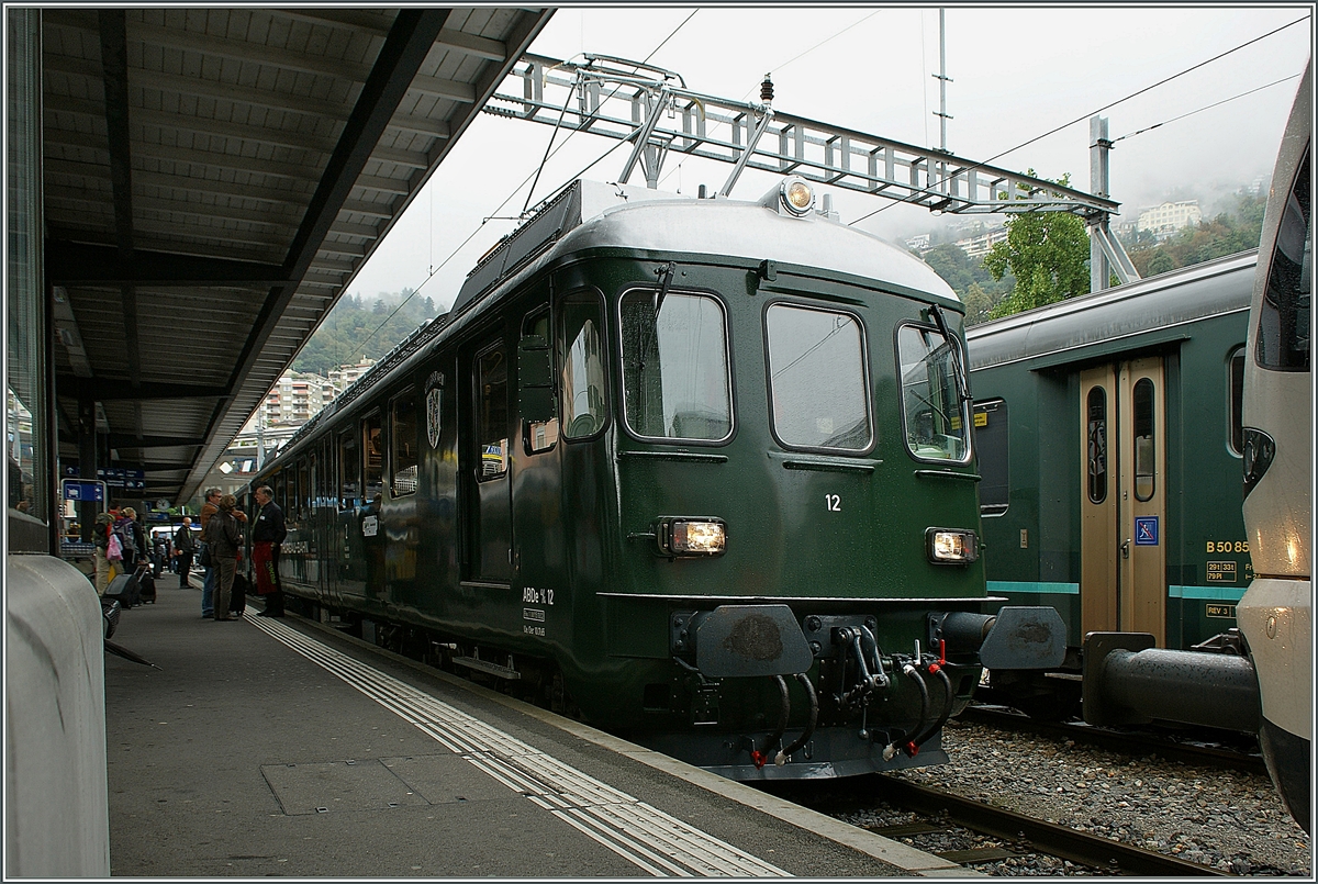 Bald geht die Reise wieder zurck Richtung Norden: Der MThB ABDe 4/4 12  Weinfeldnen  kurz vor der Abfahrt in Locarno.
15. Sept. 2013