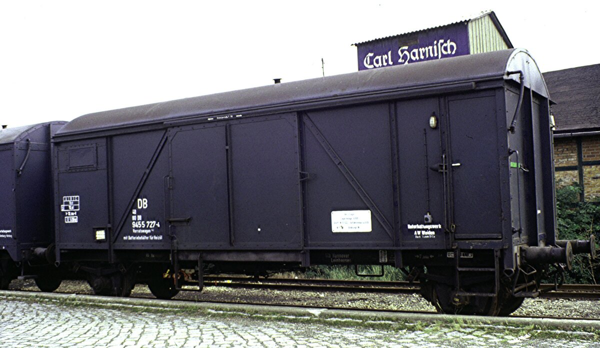 Bauzugwagen 49 80 DB 94 55 727-4 Vorratswagen von Unterhaltungswerk AW Weiden in Salzgitter-Bad im August 1980.