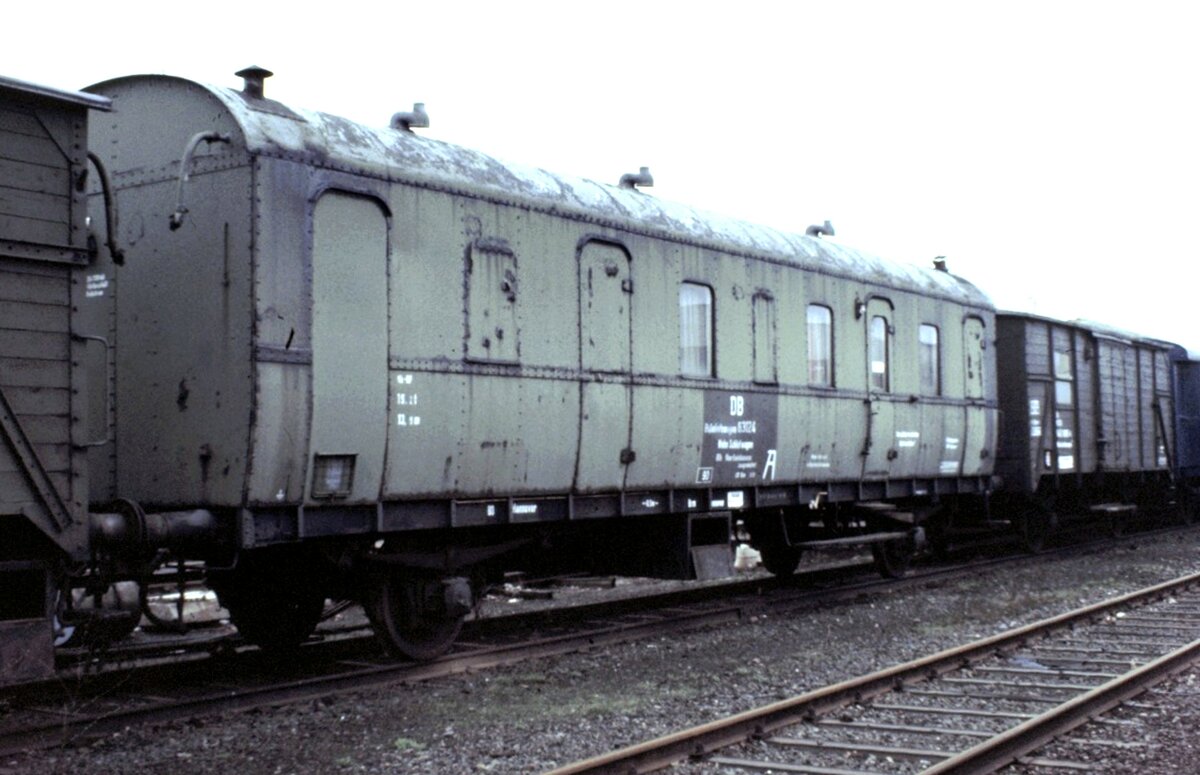 Bauzugwagen Schlafwagen in Hannover-Leinhausen am 31.03.1978.