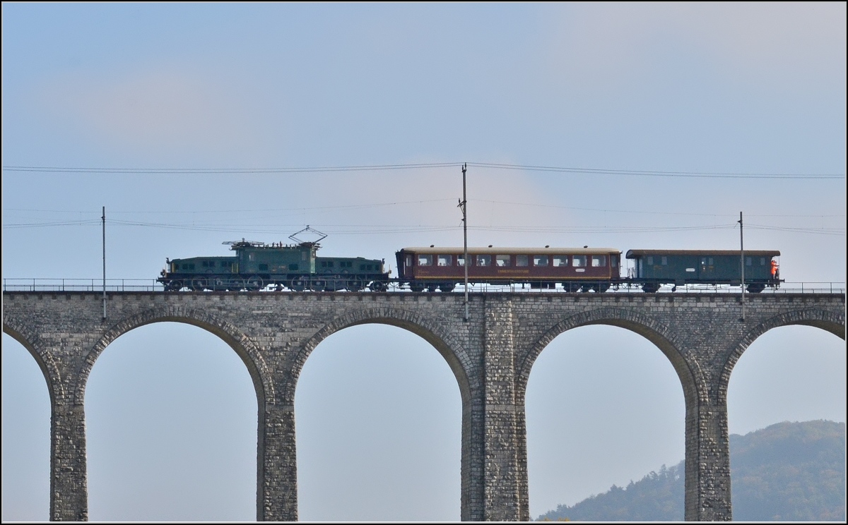 Be 6/8 III 13302 als �berraschung auf dem Eglisauer Viadukt. Oktober 2011.