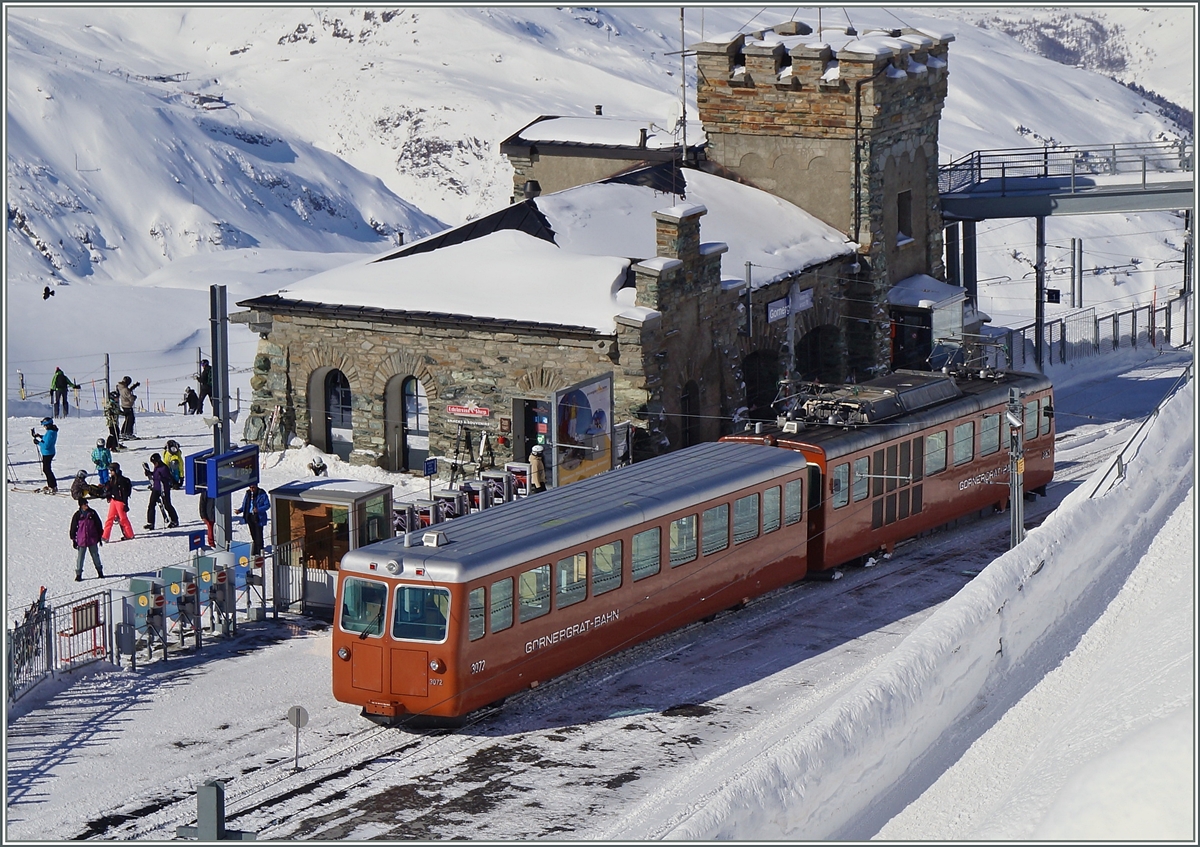 Bei dem schönen Wetter stand auch älters GGB Material im Einsatz, wie dieses Bild zeigt.. 
Gornergrat, den 27. Feb. 2014