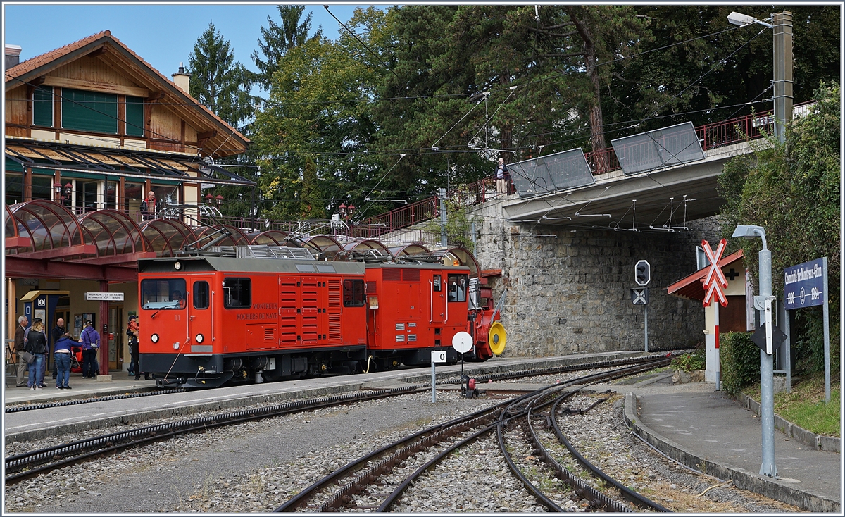Bei der Jubiläums Fahrzeugparade 1258 Jahre Rochers des Naye wurde die Hem 2/2 mit ein neuen Scheneeräumungsfahrzeug gezeigt.
16. Sept. 2017