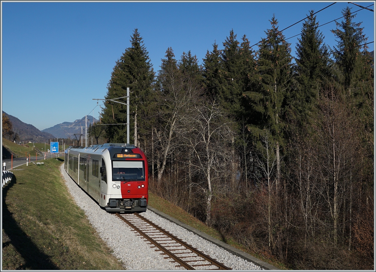 Bei Lessoc ist ein TPF SURF auf dem Weg nach Montbovon.

26. Nov. 2020