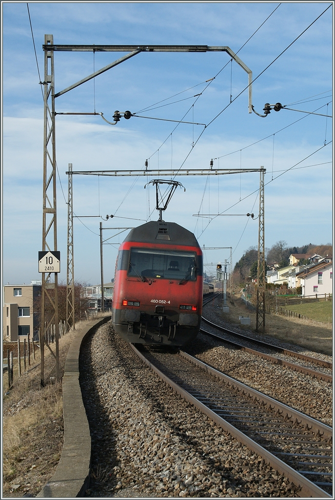 Bei Neyruz gibt es (noch) die  alten, filigranen Fahrleitungsmaste zu bewundern.
12. Mrz 2012