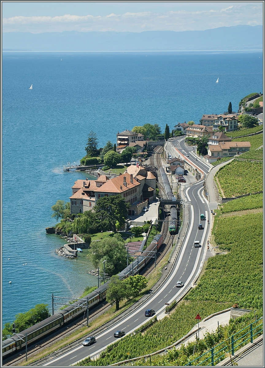 Bei Rivaz begegnen sich zwei SBB Re 460 mit ihren IR Zügen Brig - Genève, bzw. Genève - Brig.

28. Mai 2011