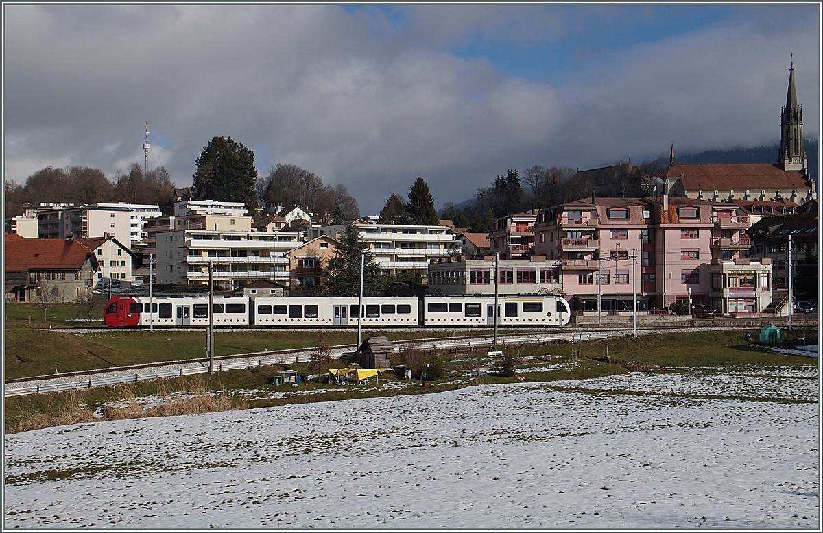 Bei der TPF sind dein neune Stadler Treibzüge schon weithend im Einsatz, hier verlässt eine ABe 2/4 + B + Be 2/4 Châtel St-Denis Richtung Bulle.
29.01.2016