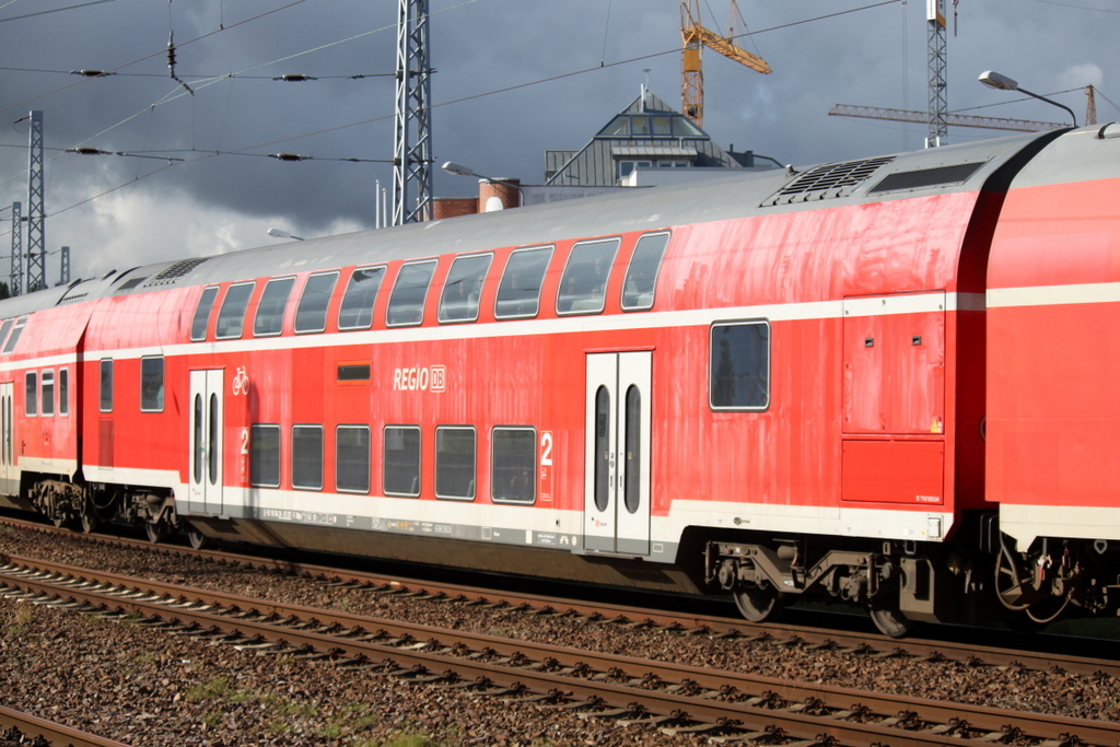 Beim RE 18590 von Berlin Hbf(tief)nach Warnemnde lief der DBpza 752.6 mit Aufgenommen am 26.09.2015 in Warnemnde
