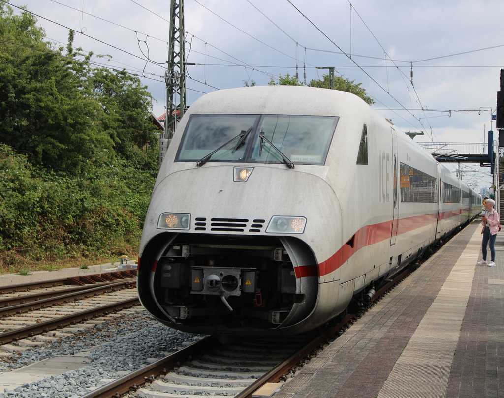 Beim warten auf meine S-Bahn staunte ich nicht schlecht als pl�tzlich 808 040  Bochum  als 1978 von Berlin Gesundbrunnen nach Warnem�nde durch Rostock-Bramow kam.04.07.2026