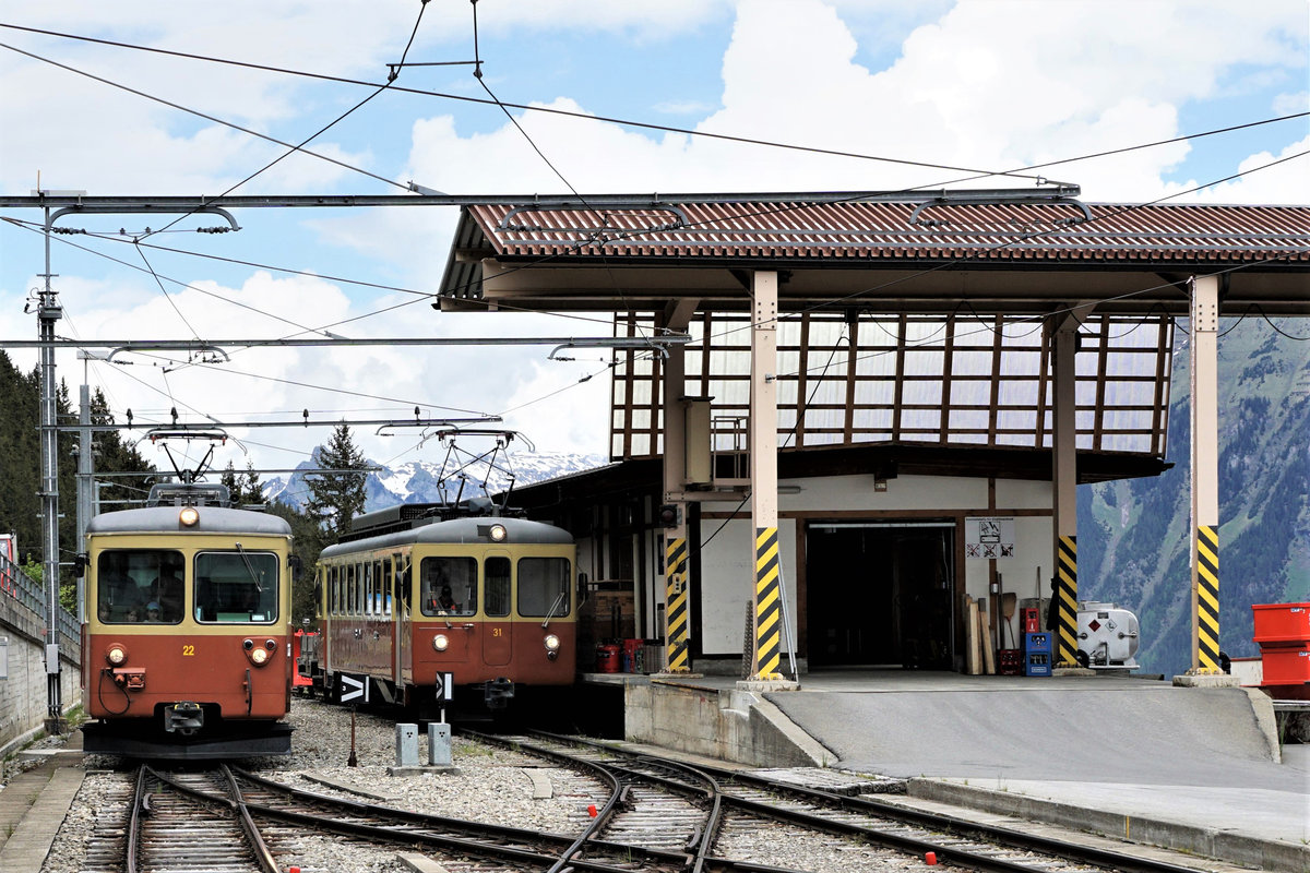Bergbahn Lauterbrunnen-M�rren.
Zusammentreffen von den BLM Triebwagen BDe 4/4 22 und dem Be 4/4 31 LISI in M�rren am 24. Mai 2018.
Foto: Walter Ruetsch