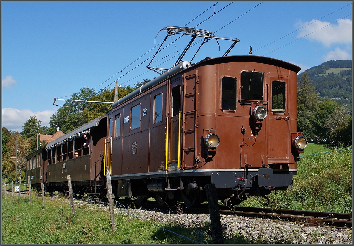  BERNE EN FETE  bei der Blonay Chamby Museumsbahn - die BOB HGe 3/3 N° 29, welche 1926 als letzte Lok den 1913/14 gelieferten an Vorgängerloks zur BOB kam und hier nun bei der B-C eine neuen Heimat gefunden hat.
13. Sept. 2014