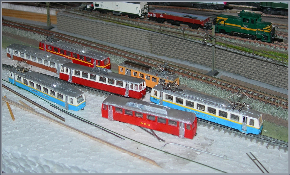 Bhe 2/4 und Bhm 2/4 Ze Modelle die zum Teil schon fertig gestellt sind, zum Teil noch auf die Fertigstellung warten.
