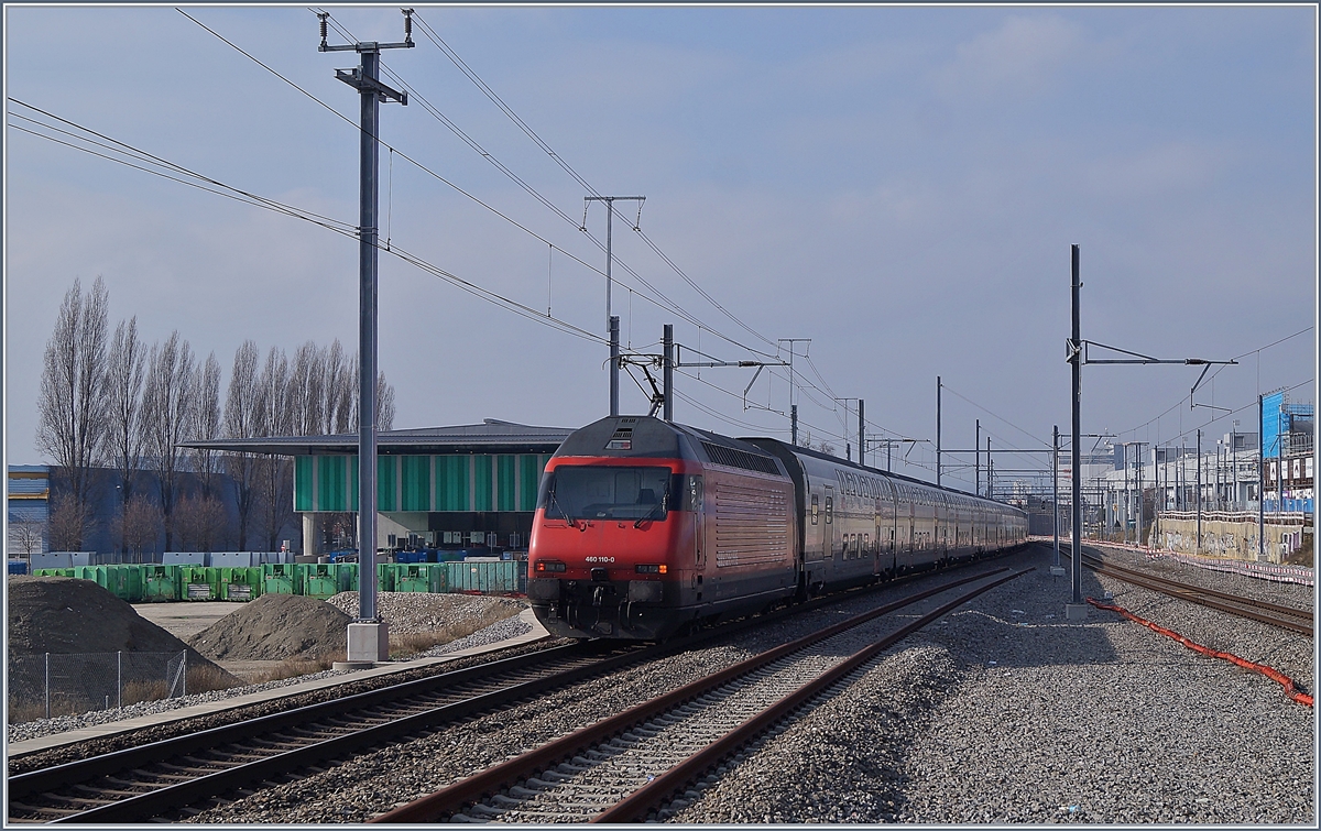 (Bild 2) 
... und von der SBB Re 460 110-0 geschoben.
09. Feb. 2018