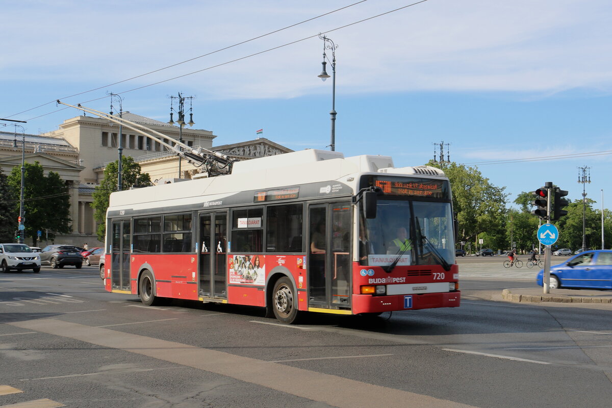 BKK Budapest - Nr. 720 - Ikarus Trolleybus am 13. Mai 2024 in Budapest (Aufnahme: Martin Beyer)