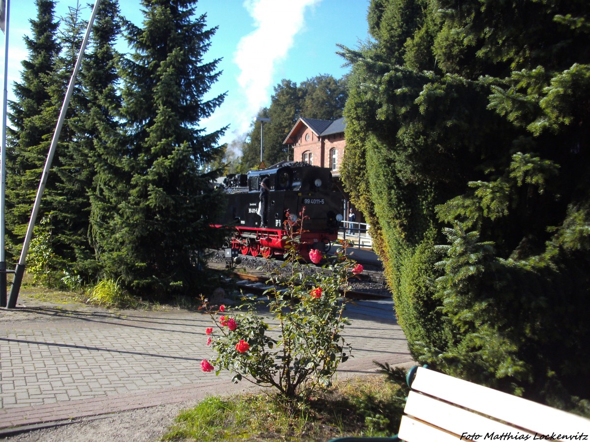 Blick auf die R�BB 99 4011 vom Gleis 4 im Bahnhof Putbus am 17.9.13