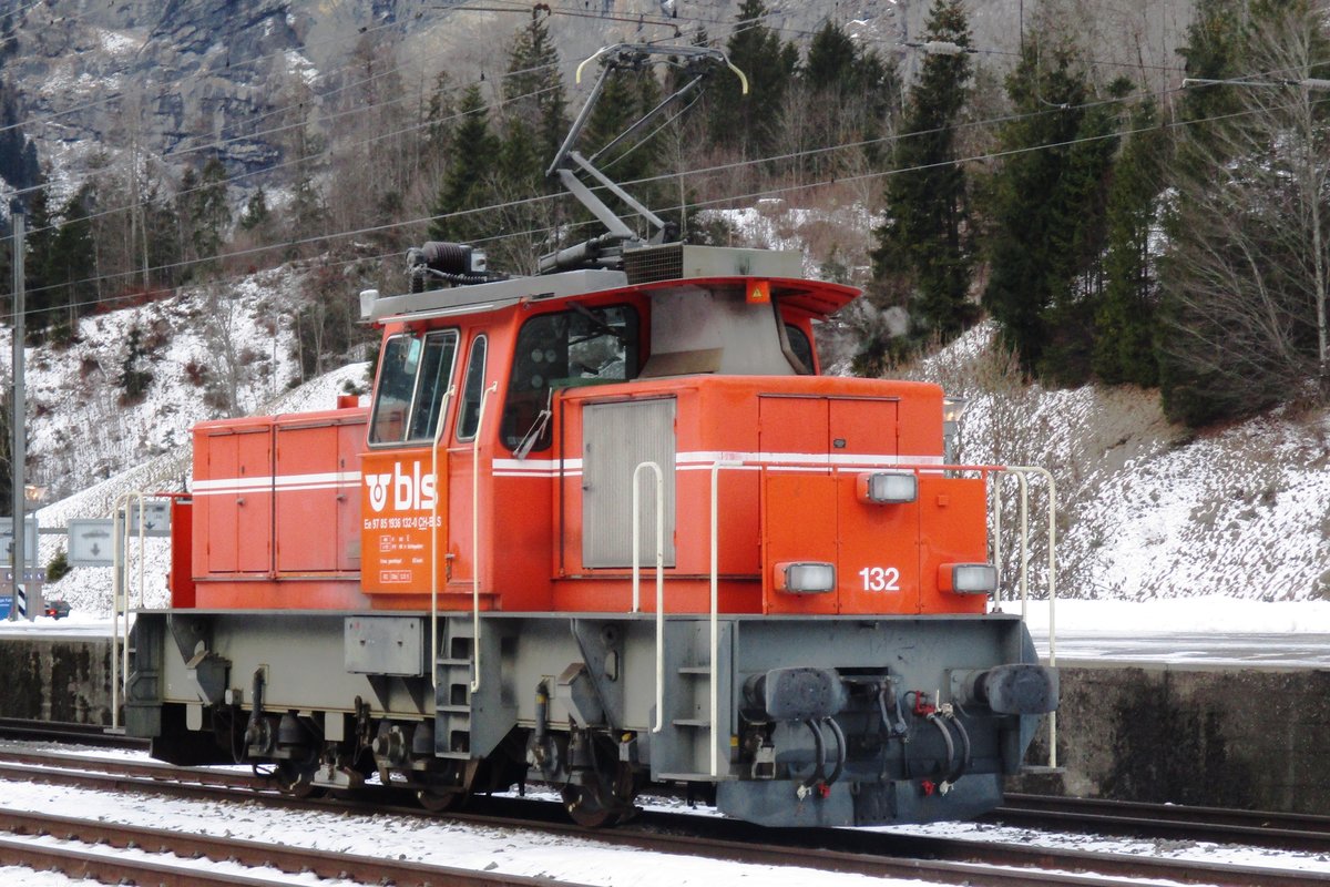 BLS 132 steht am 1. Tag von 2019 in Kandersteg. 