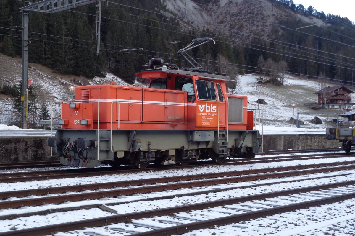 BLS 132 steht am 1. Tag von 2019 in Kandersteg. 