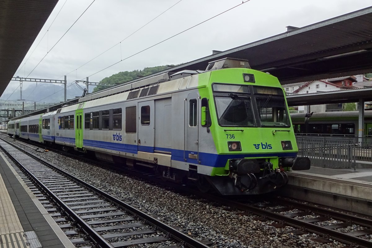 BLS 736 macht am 28 Mai 2019 Halt in SPiez. 