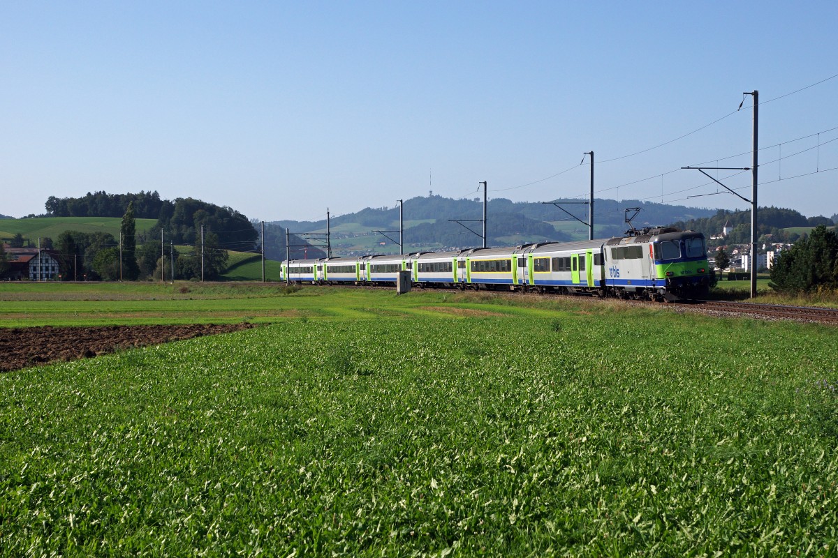 BLS: EW III Pendel RE Luzern-Bern auf der Fahrt nach Bern bei Worb SBB am 31. August 2015. Ab dem Fahrplanwechsel 2015 werden diese Z�ge nicht mehr das Bild dieser Strecke pr�gen.
Foto: Walter Ruetsch